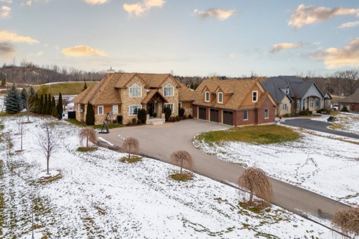 DUNDAS, ON, Dec. 15, 2022: Real Estate Photography.