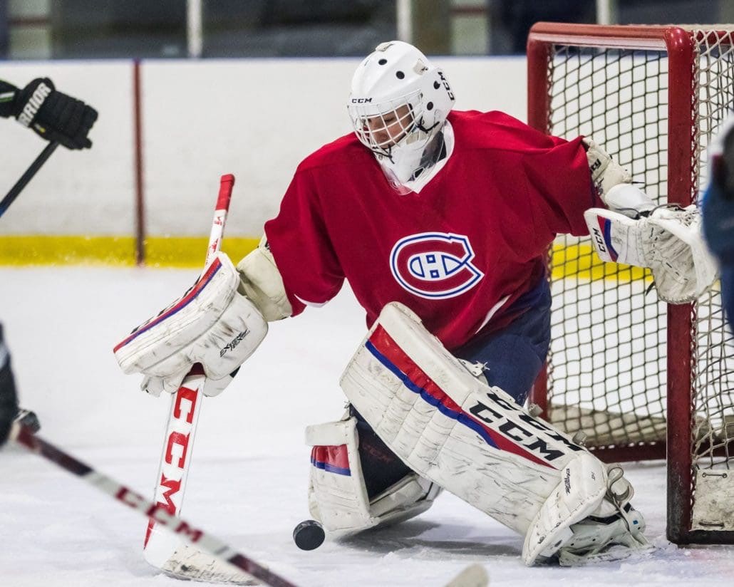 BURLINGTON, ON - Jan. 27, 2017: A goaltender closes down the five-hole in Wave Sports hockey action.